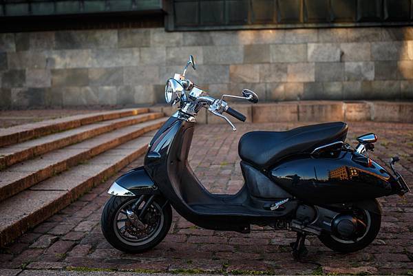 retro-moto-scooter-street-urban-style.jpg