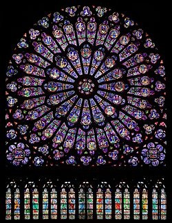 North_rose_window_of_Notre-Dame_de_Paris,_Aug_2010