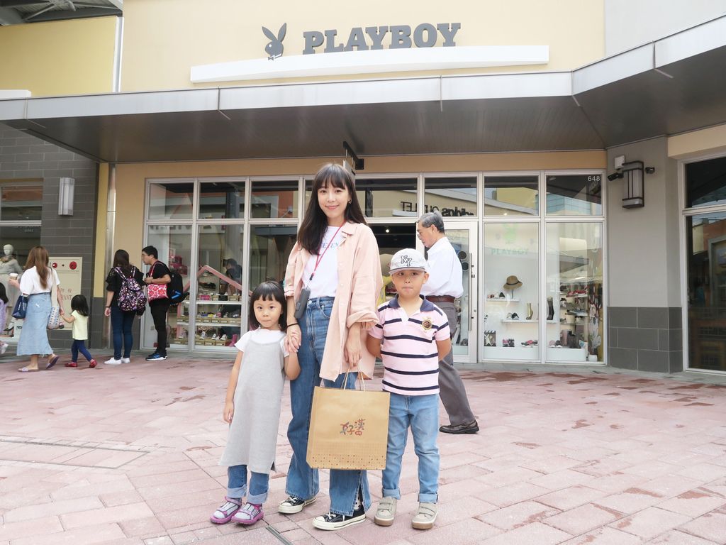 購物│華泰名品城OUTLET 孩子的童鞋天堂 好逛好買的好漢童鞋 PLAYBOY DISNEY女鞋就在第三期PLAYBOY櫃點!