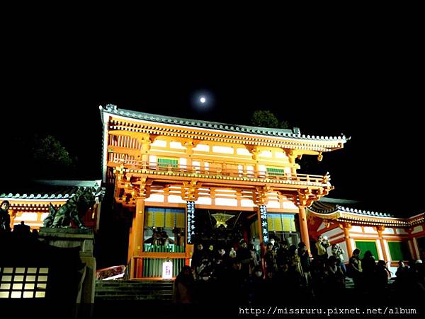八坂神社與月亮.JPG