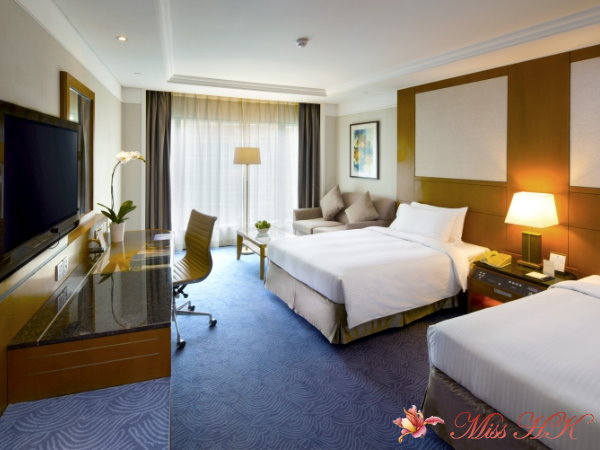 New-World-Millennium-Hong-Kong-Hotel-Deluxe-Room1