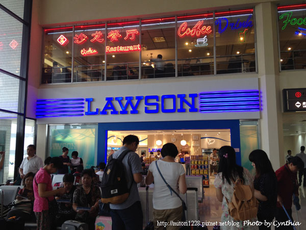 虹橋的 LAWSON 便利商店