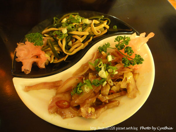 牛寶牛肉麵-小菜:豆干海帶絲、豬頭皮 牛寶牛肉麵-小菜:豆干海帶絲、豬頭皮