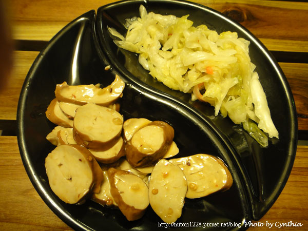 牛寶牛肉麵-小菜:素雞、泡菜 牛寶牛肉麵-小菜:素雞、泡菜