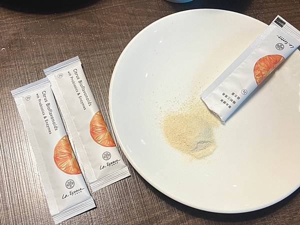 伊頌天然草本橙萃極制三重奏益生菌 (7).jpg