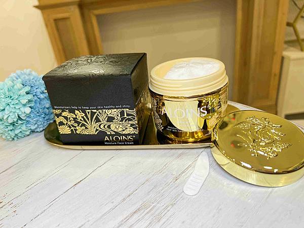 ALOINS 雅洛茵斯皇家蘆薈美肌霜