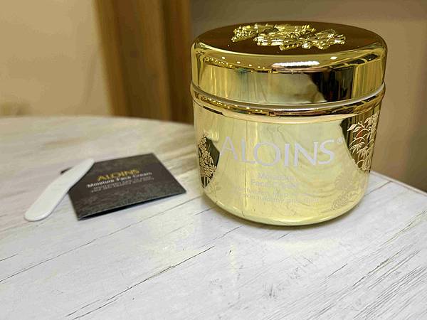 ALOINS 雅洛茵斯皇家蘆薈美肌霜