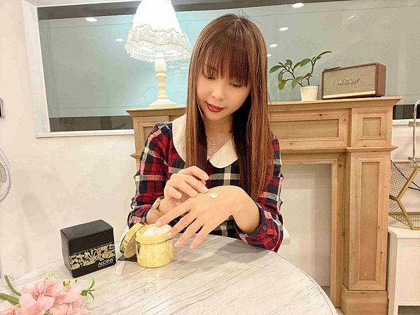 ALOINS 雅洛茵斯皇家蘆薈美肌霜