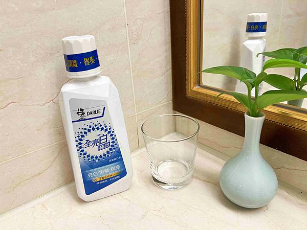 黑人全亮白極緻牙膏潄口水 (14).jpg