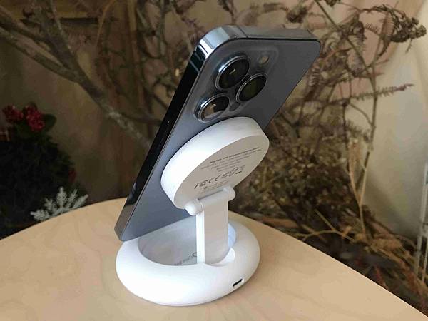 MEG SAFE無線電充 (4).jpg