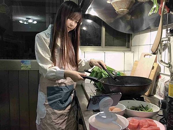 MEG SAFE無線電充 (26).jpg