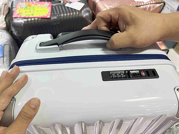 台北後火車站商圈推薦金埃及黛德美天美皮件 六分埔東東玩具(356).jpg