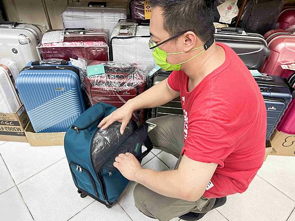 台北後火車站商圈推薦金埃及黛德美天美皮件 六分埔東東玩具(375).jpg