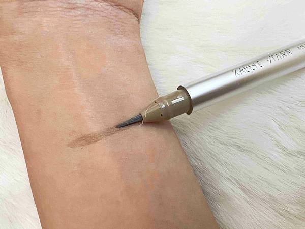 kalliestarr眼線液水眉筆旋轉口紅雙頭眼影筆 (16).jpg