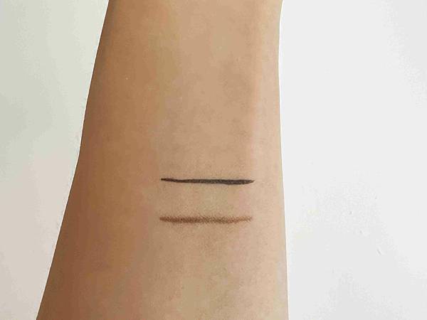 kalliestarr眼線液水眉筆旋轉口紅雙頭眼影筆 (30).jpg