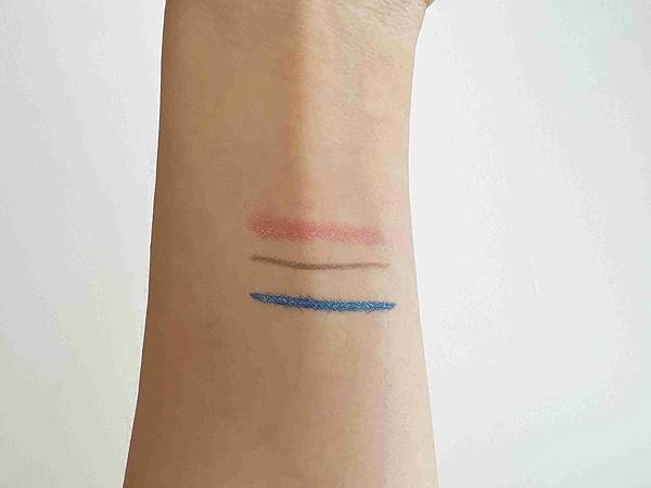 kalliestarr眼線液水眉筆旋轉口紅雙頭眼影筆 (36).jpg