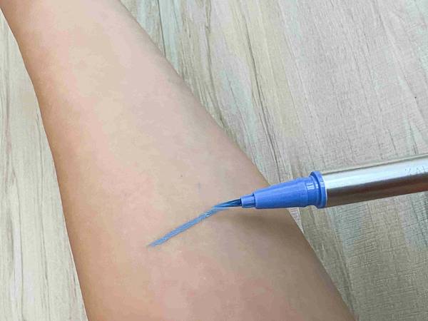 kalliestarr眼線液水眉筆旋轉口紅雙頭眼影筆 (41).jpg