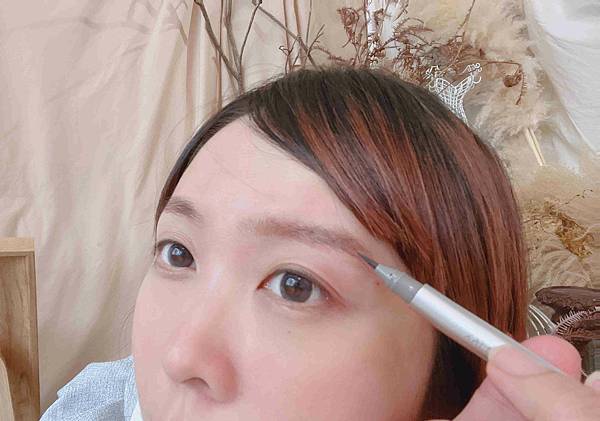 kalliestarr眼線液水眉筆旋轉口紅雙頭眼影筆 (49).jpg