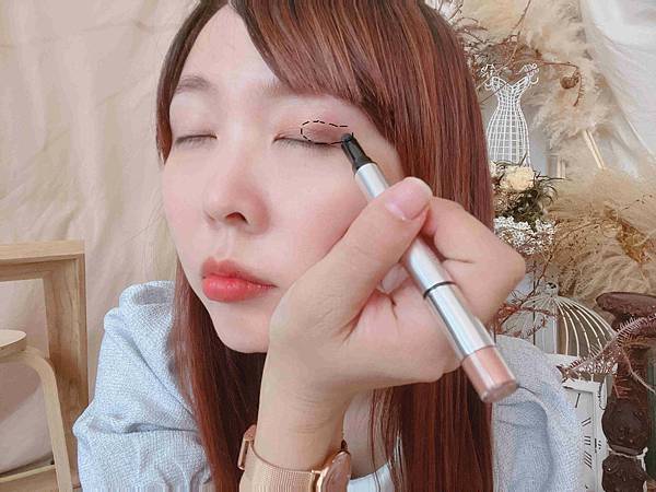 kalliestarr眼線液水眉筆旋轉口紅雙頭眼影筆 (54).jpg