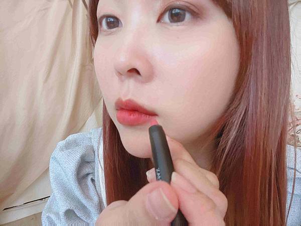 kalliestarr眼線液水眉筆旋轉口紅雙頭眼影筆 (58).jpg