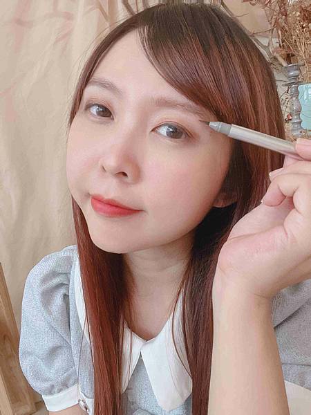 kalliestarr眼線液水眉筆旋轉口紅雙頭眼影筆 (73).jpg