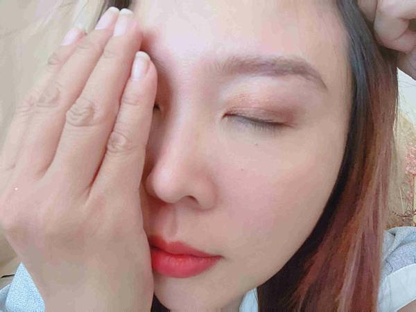 kalliestarr眼線液水眉筆旋轉口紅雙頭眼影筆 (77).jpg