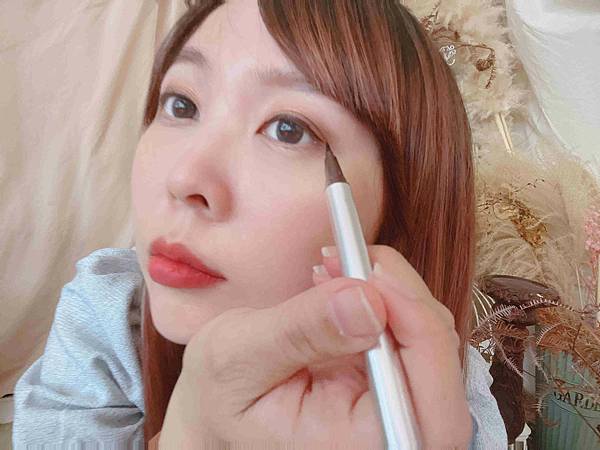 kalliestarr眼線液水眉筆旋轉口紅雙頭眼影筆 (78).jpg