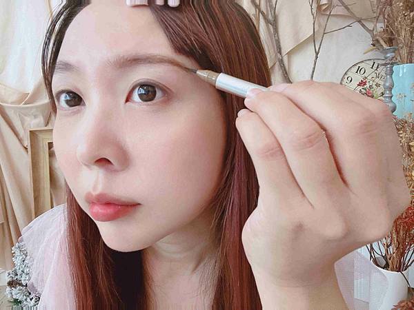 kalliestarr眼線液水眉筆旋轉口紅雙頭眼影筆 (83).jpg