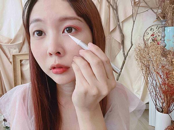 kalliestarr眼線液水眉筆旋轉口紅雙頭眼影筆 (93).jpg