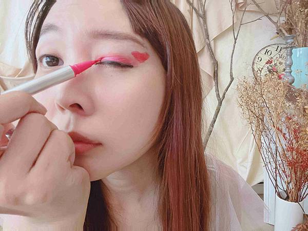 kalliestarr眼線液水眉筆旋轉口紅雙頭眼影筆 (97).jpg