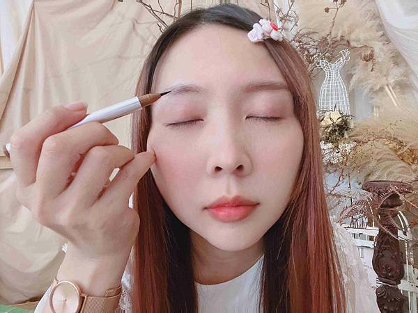 kalliestarr眼線液水眉筆旋轉口紅雙頭眼影筆 (111).jpg