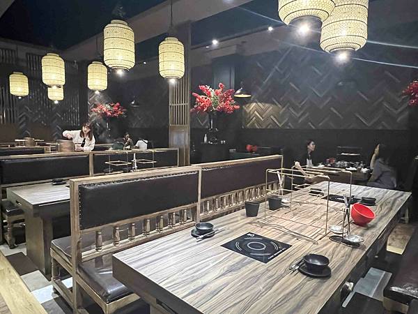 巴適經典麻辣鍋林口店榴槤鍋 (3).jpg