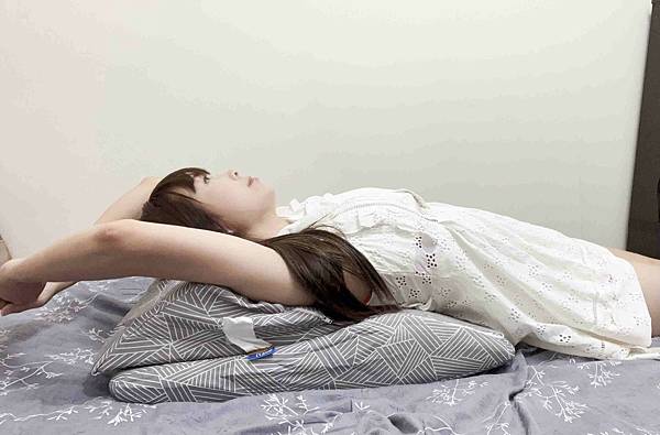 日本旭川 健康睡眠專家,人氣商品人體工學多功能背墊 (44).jpg