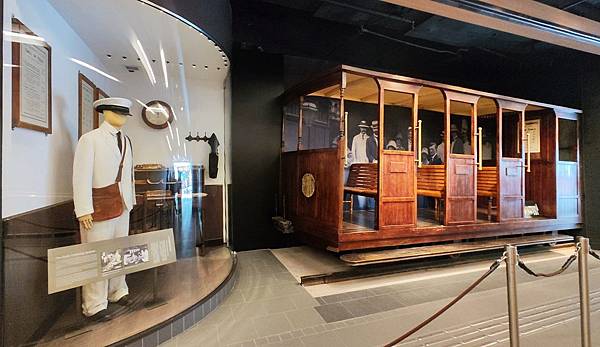 香港太平山山頂纜車+觀景台 (1).jpg