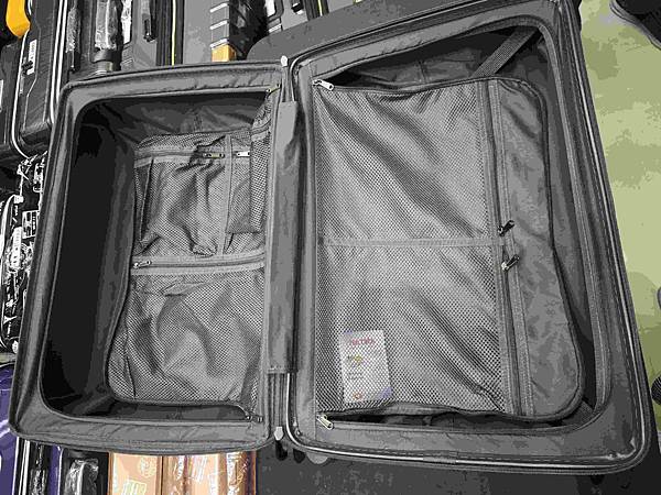 黑箱作業行李箱專賣店 (19).jpg