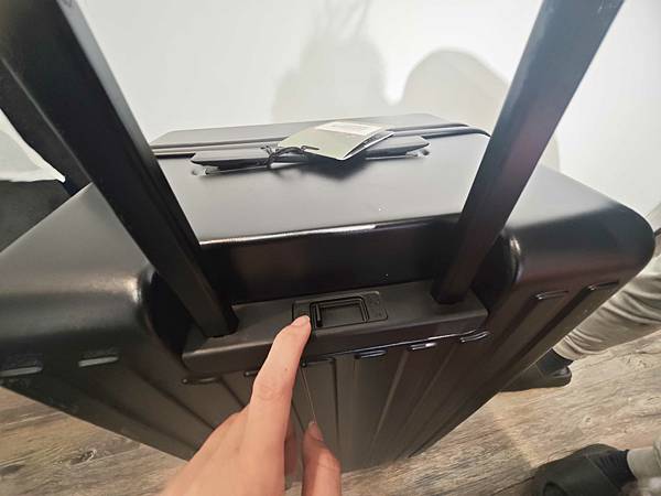 黑箱作業行李箱專賣 (11).jpg