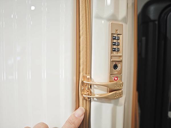 黑箱作業行李箱專賣 (14).jpg