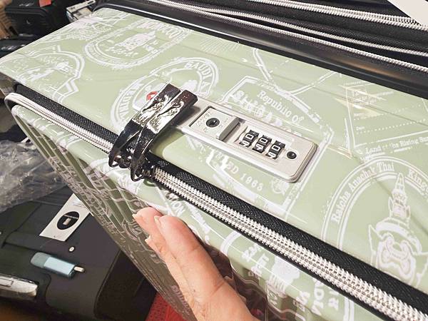 黑箱作業行李箱專賣 (30).jpg