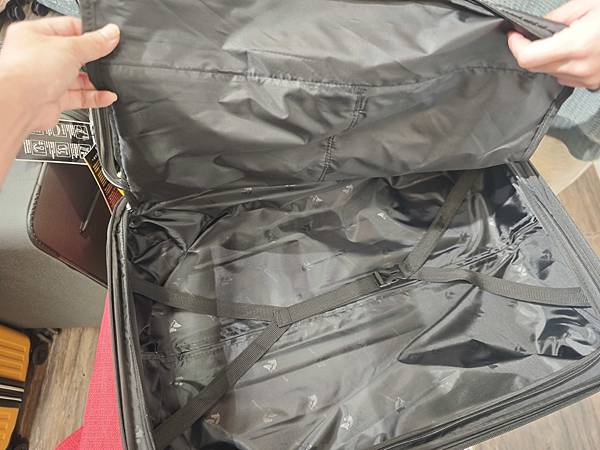 黑箱作業行李箱專賣 (36).jpg