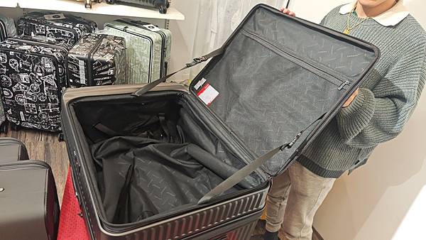 黑箱作業行李箱專賣 (66).jpg