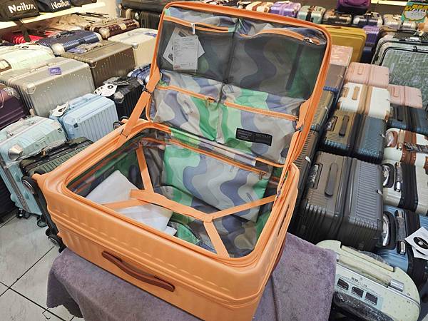 黑箱作業專棊行李箱 (12).jpg