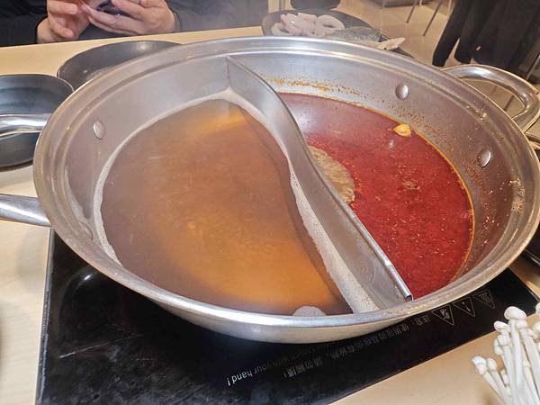 何家香香 麻辣鴛鴦鍋吃到飽 (31).jpg