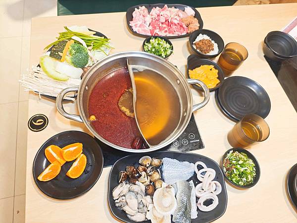 何家香香 麻辣鴛鴦鍋吃到飽 (34).jpg