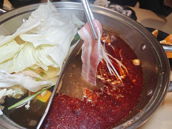 何家香香 麻辣鴛鴦鍋吃到飽 (38).jpg