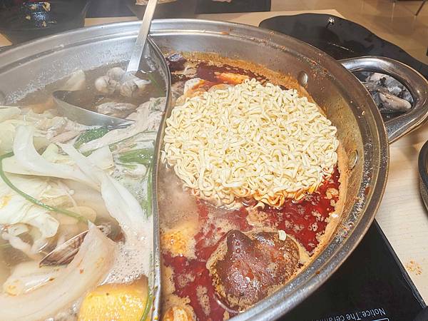 何家香香 麻辣鴛鴦鍋吃到飽 (49).jpg