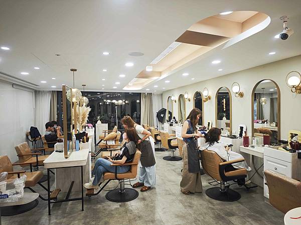 SPARKLING HAIR  SALON (21).jpg