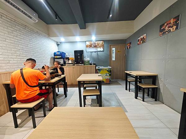 台北江麻辣鴨血臭豆腐 (10).jpg