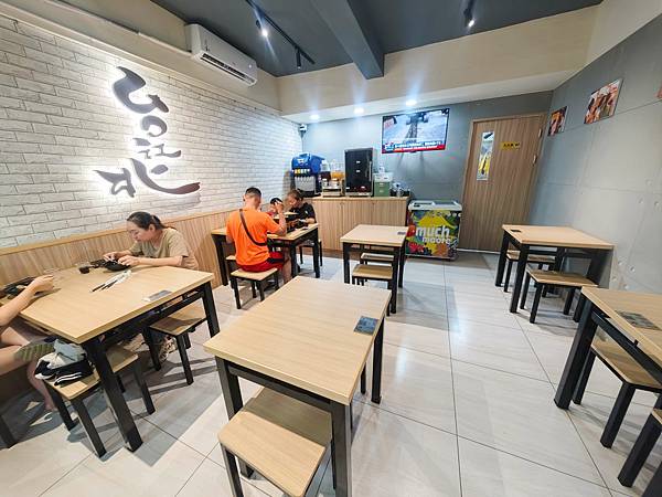 台北江麻辣鴨血臭豆腐 (8).jpg