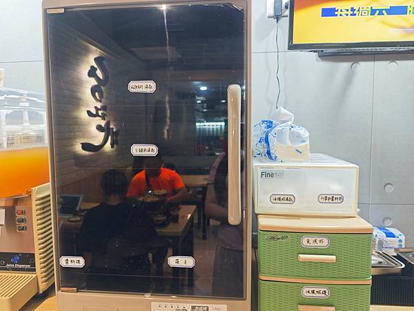 台北江麻辣鴨血臭豆腐 (17).jpg