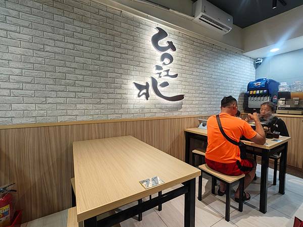 台北江麻辣鴨血臭豆腐 (20).jpg